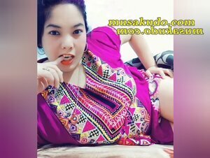 ခေါင်းဖီးတဲ့ဘီးနဲ့ထန်ပြတဲ့ ပိုး
