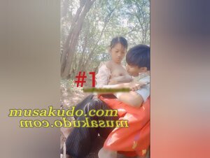 #1 ပုခုက္ကူမြို့သားလေးနဲ့ ပုခုက္ကူမြို့နယ် ညောင်ကျစ်ပင်ရွာကျောင်းသူလေး မြန်မာလိုးကား