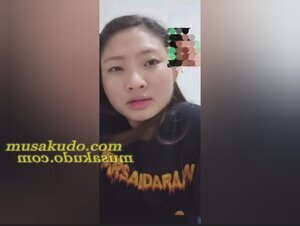 လက်နှစ်ချောင်းနဲ့ထိုးပီးချက်ပြတဲ့စော်လေး မြန်မာအောကား